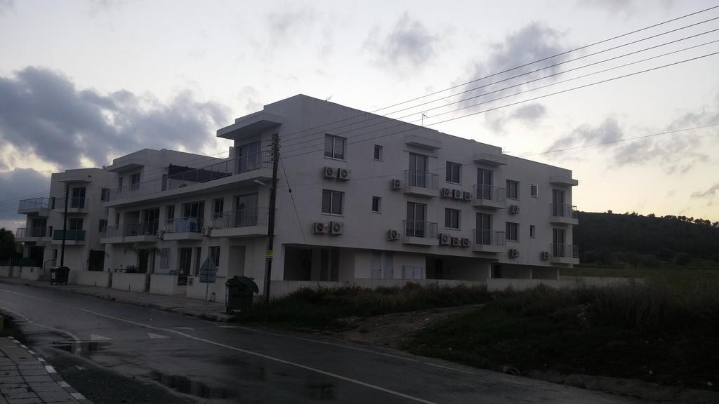 Palms Resort Apartments Alethriko Exterior foto