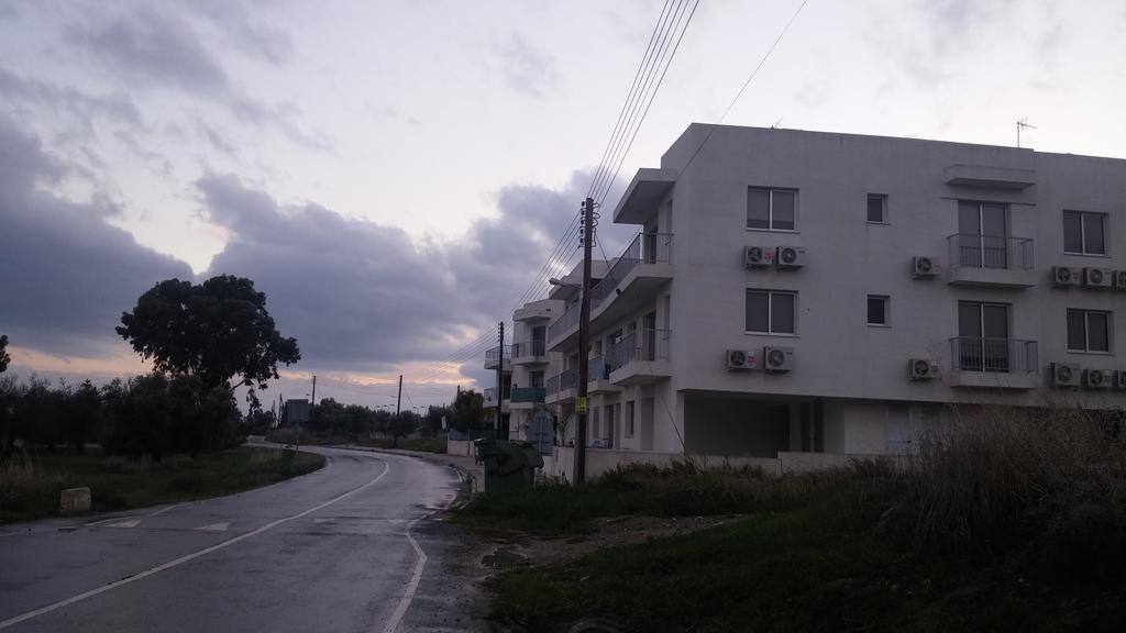 Palms Resort Apartments Alethriko Exterior foto