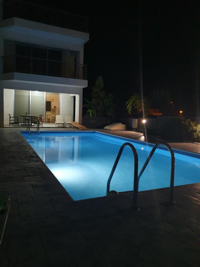 Palms Resort Apartments Alethriko Exterior foto